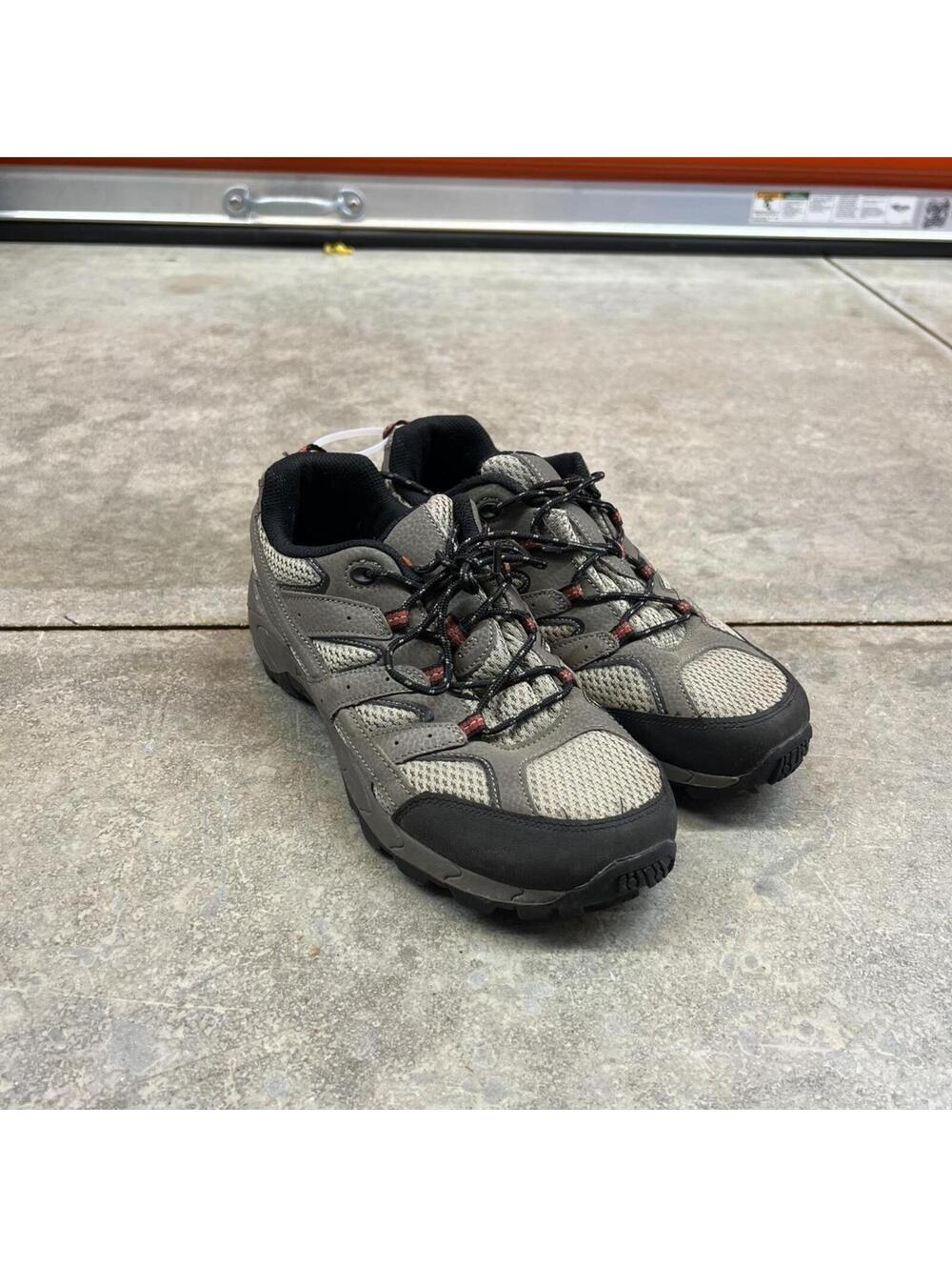 merrell moab 2 low beige and brown hiking shoes size 7 BOYS